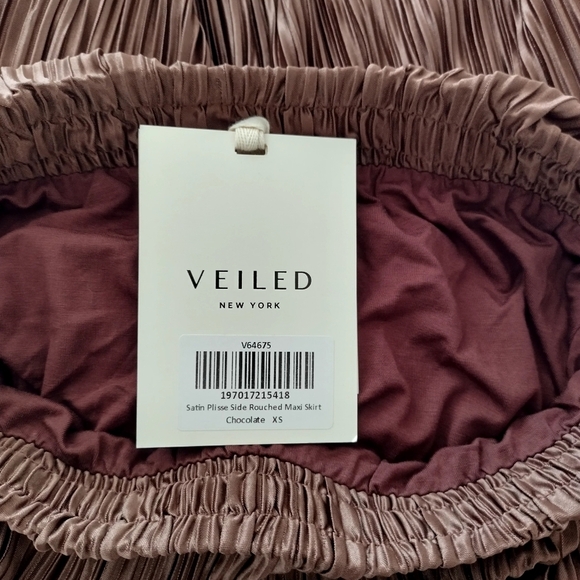 NWT veiled satin plisse side ruched maxi skirt chocolate sz S - Picture 6 of 8